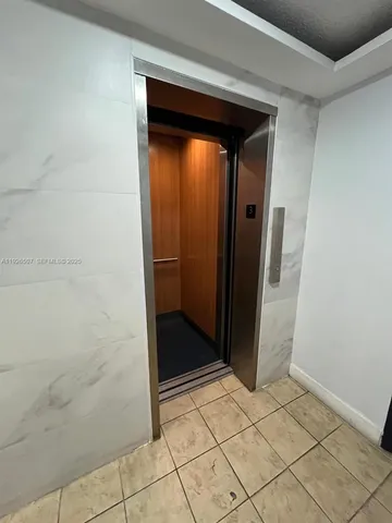 $1,700 | 4301 Northwest S Tamiami Canal Drive, Unit 305, Miami, FL 33126