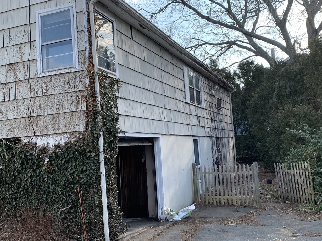 8 Waterside Road Marblehead, MA 01945 - Photo 2 of 13