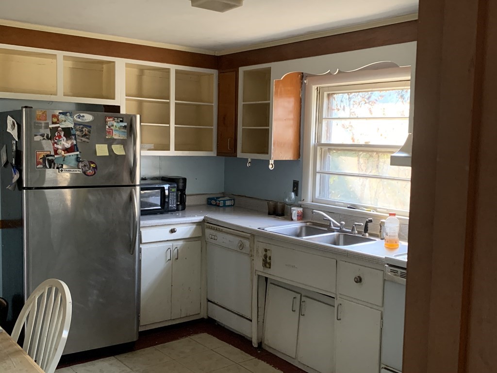 8 Waterside Road Marblehead, MA 01945 - Photo 7 of 13