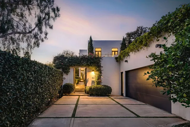 a view of a back yard of the house
