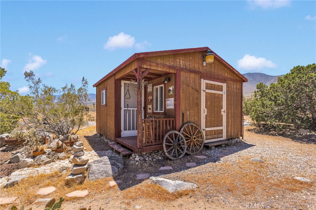 29229 Santa Rosa Road Lucerne Valley, CA 92356 - Photo 57 of 74 a front view of a house with garden