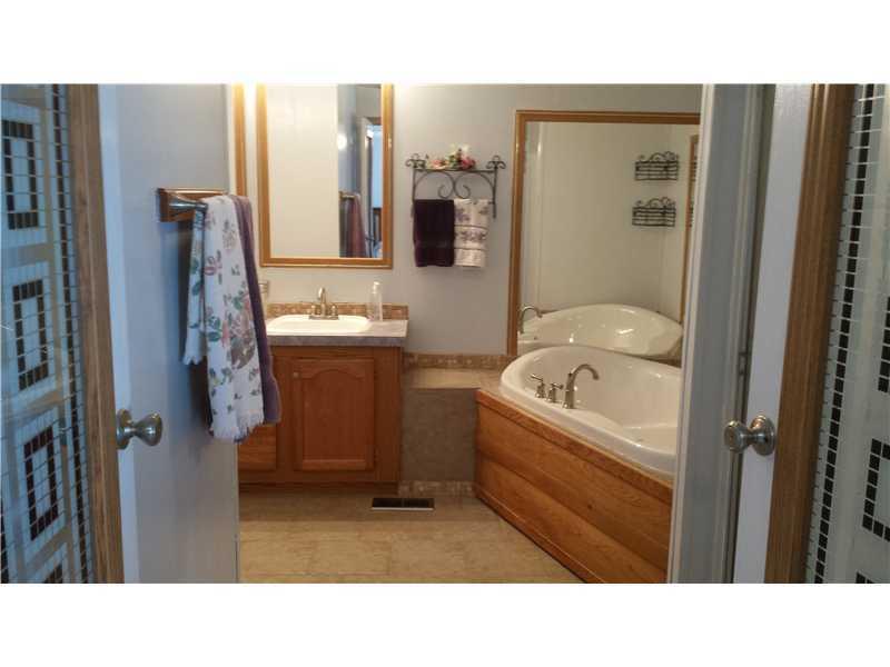 3245 Copper Road New Castle, PA 16101 - Photo 8 of 9 Full Bath.