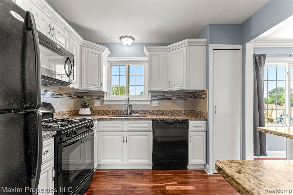 22254 Derby Road Trenton, MI 48183 - Photo 11 of 27 Gallery Image 11