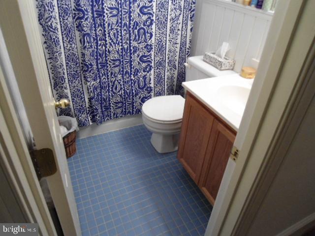5107 Roland Avenue Baltimore, MD 21210 - Photo 13 of 45 bath- 1F