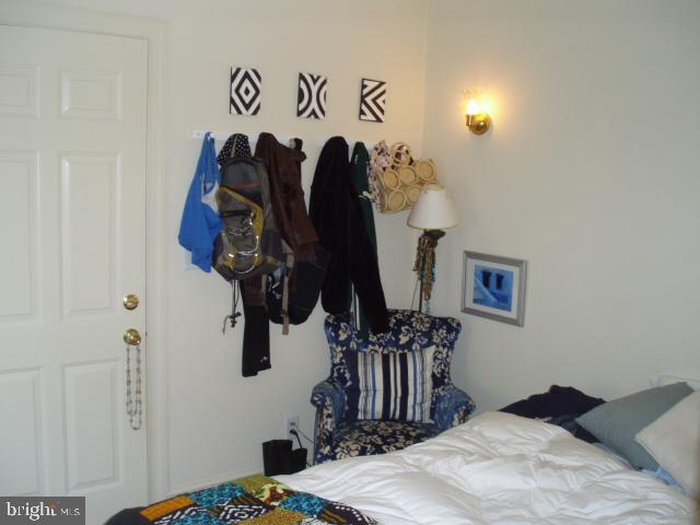 5107 Roland Avenue Baltimore, MD 21210 - Photo 38 of 45 front room- 2R
