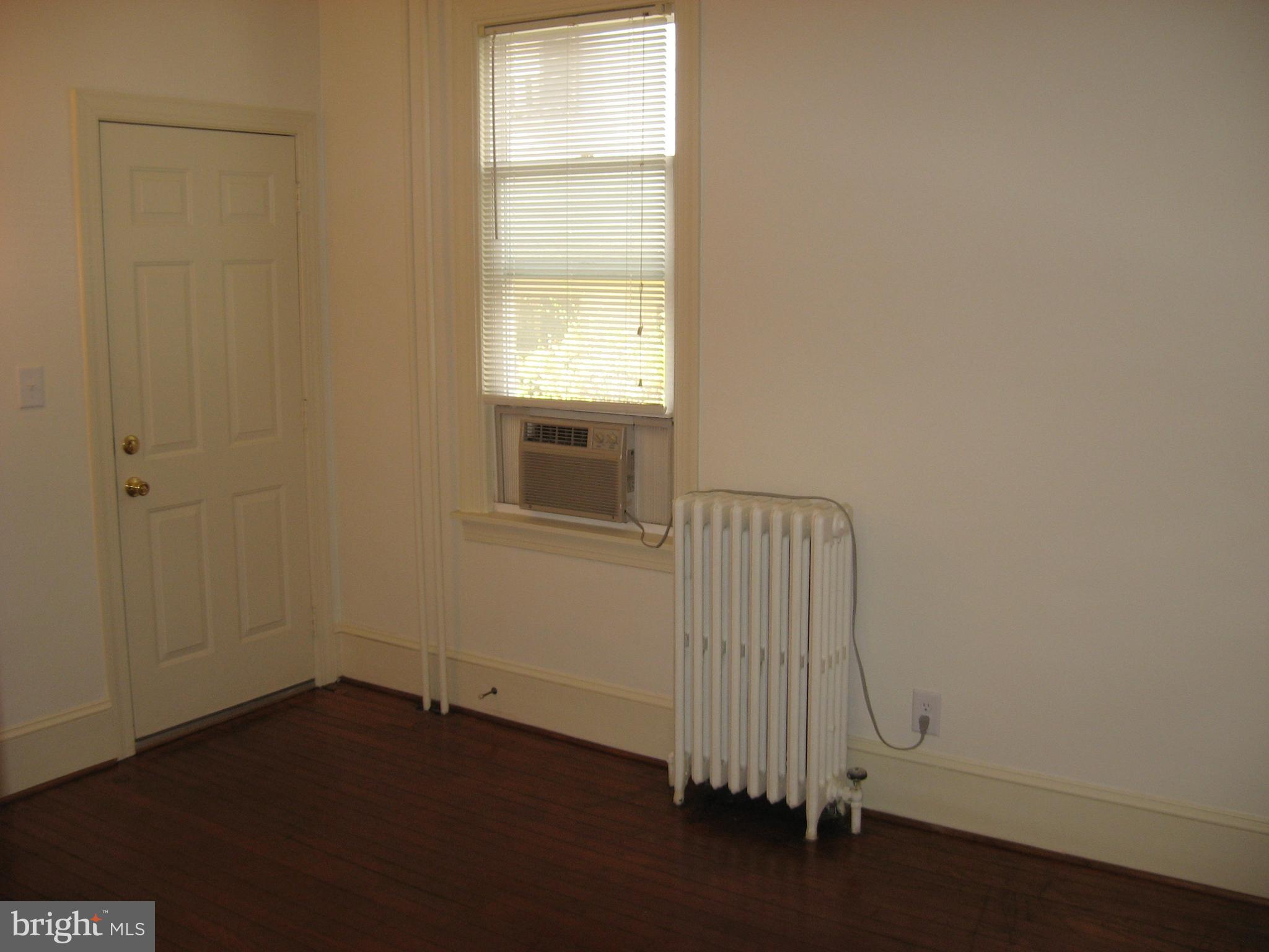 5107 Roland Avenue Baltimore, MD 21210 - Photo 9 of 45 living room- 1R