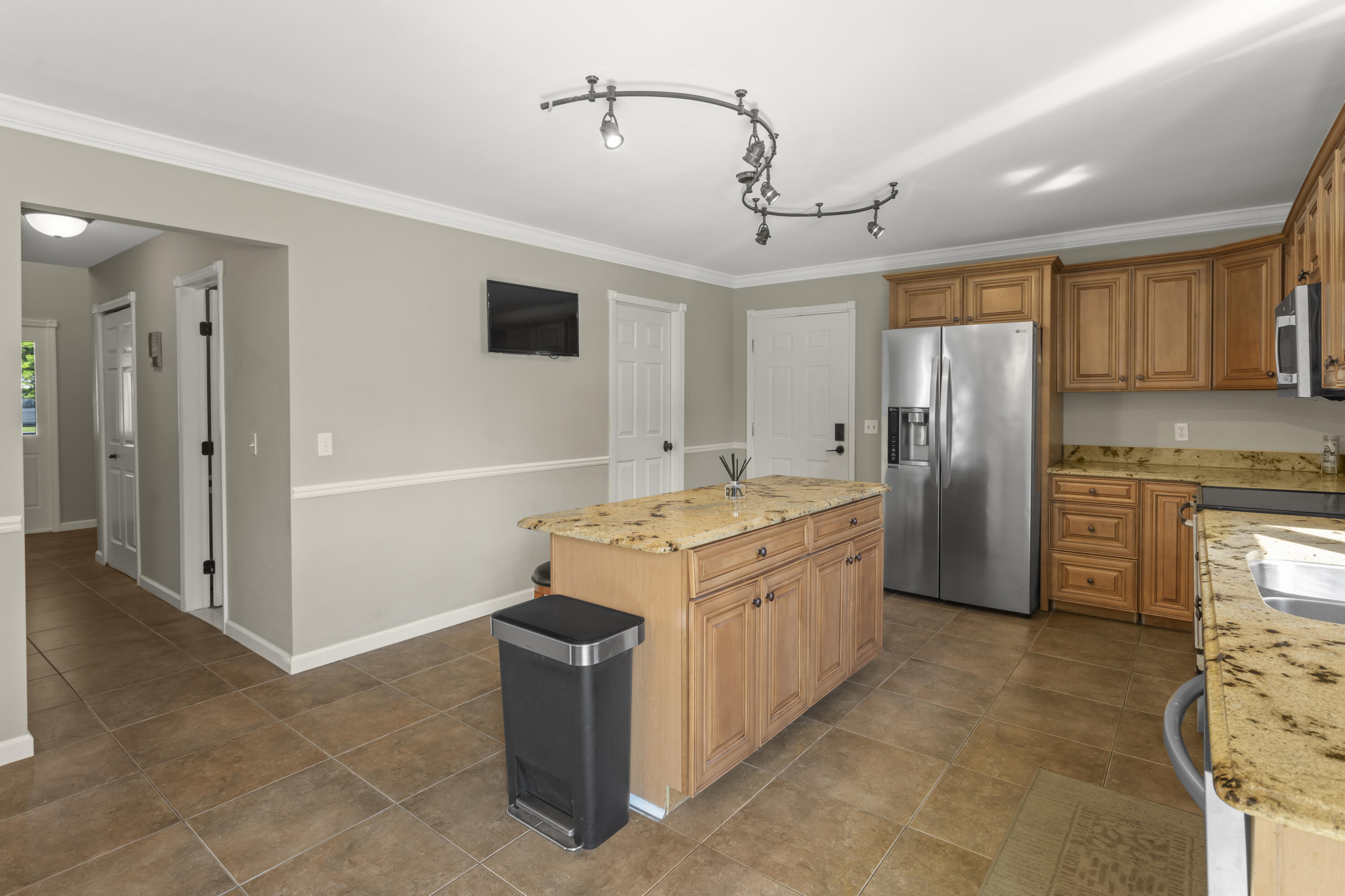 7159 Lobdell Road Linden, MI 48451 - Photo 11 of 54 244A1614