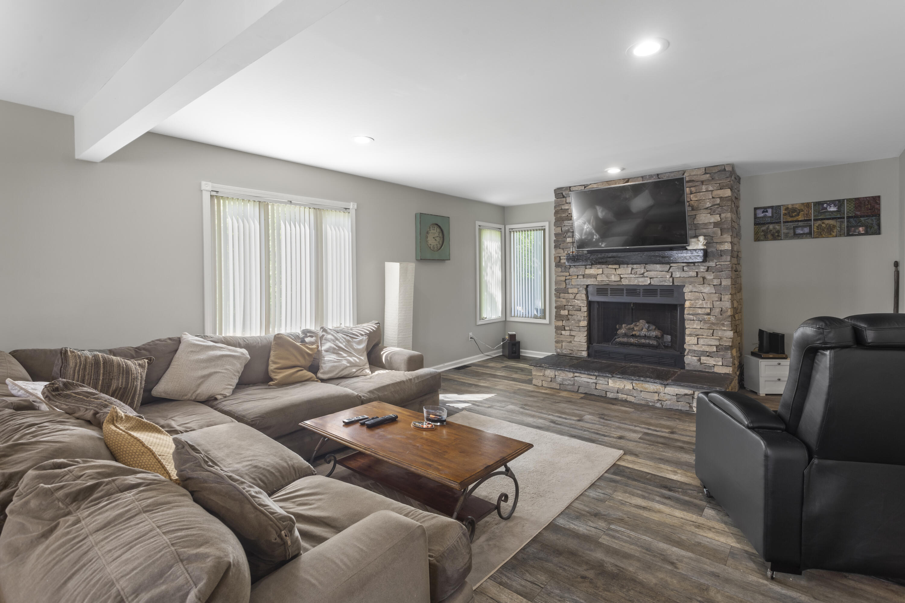 7159 Lobdell Road Linden, MI 48451 - Photo 3 of 54 244A1584