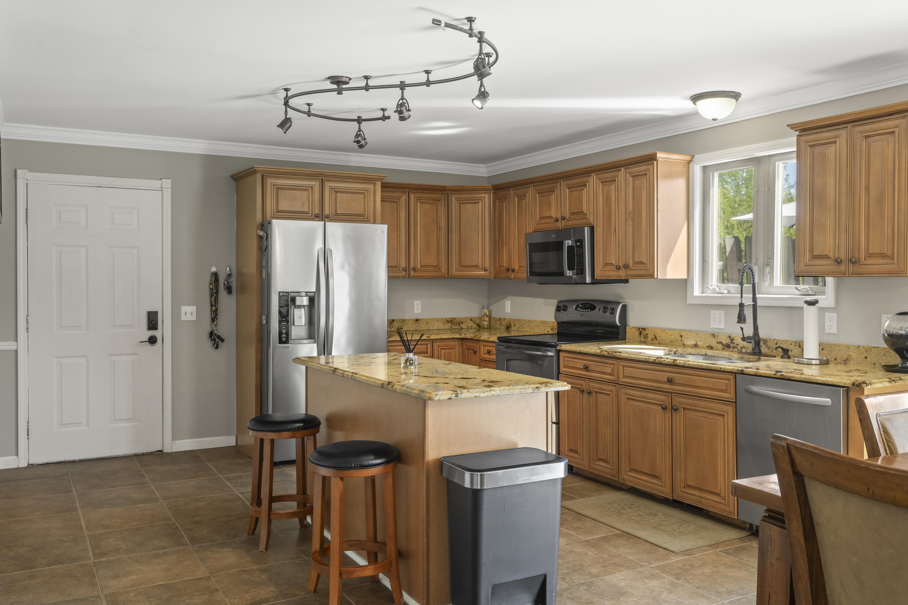 7159 Lobdell Road Linden, MI 48451 - Photo 9 of 54 244A1609