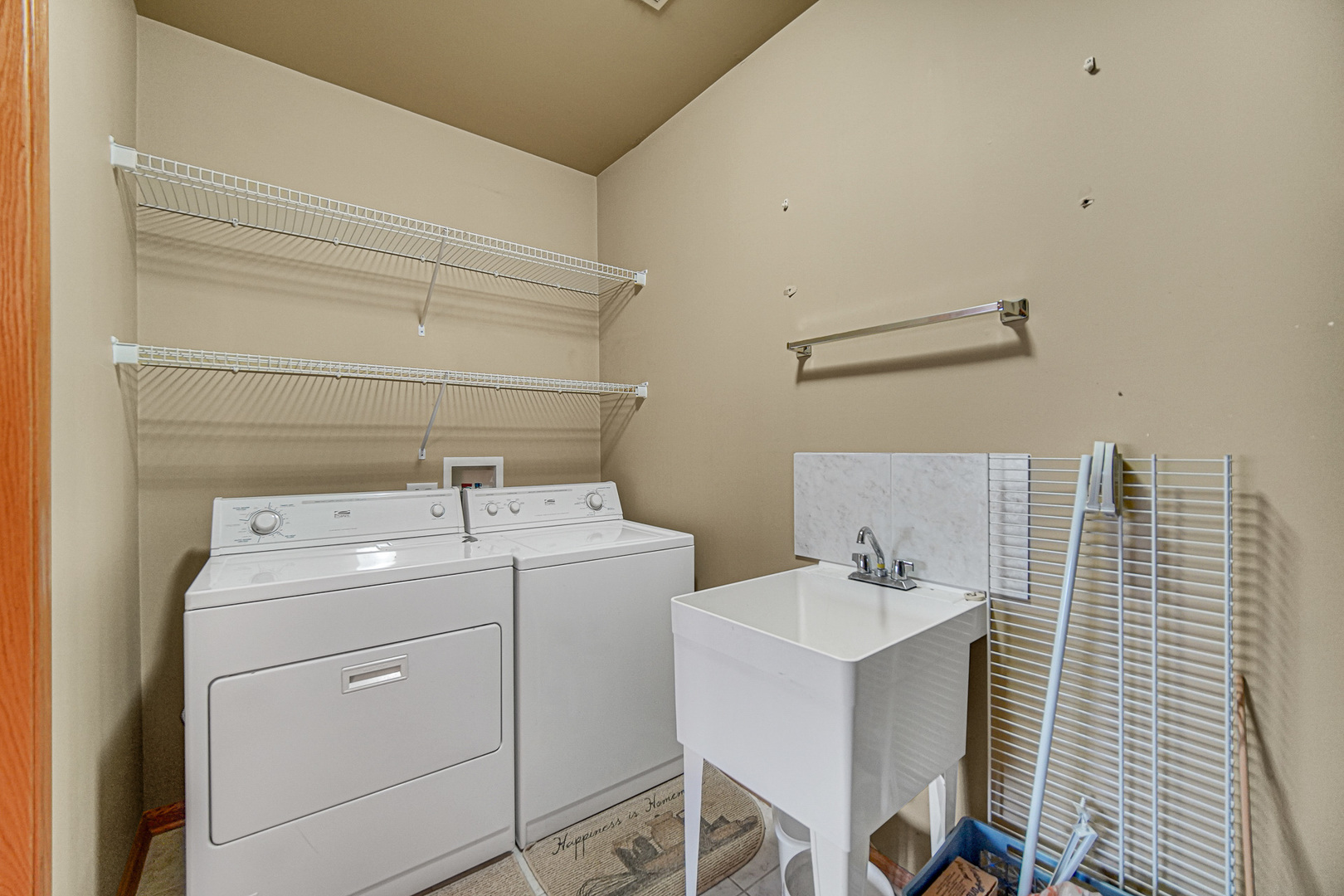 7920 Trinity Circle, Unit 4SW Tinley Park, IL 60487 - Photo 24 of 30 a utility room with dryer and washer