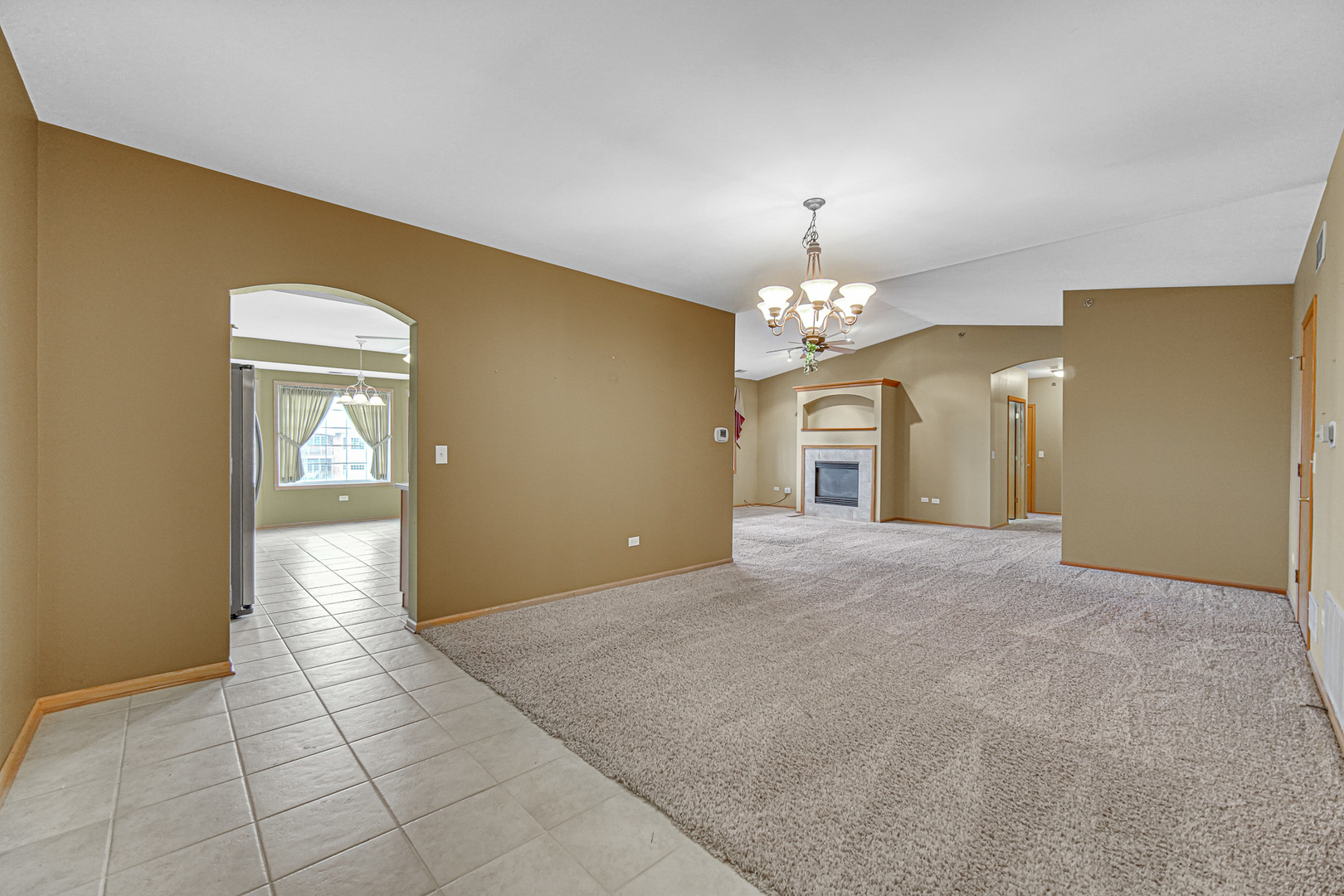 7920 Trinity Circle, Unit 4SW Tinley Park, IL 60487 - Photo 4 of 30 a view of a hallway with a chandelier