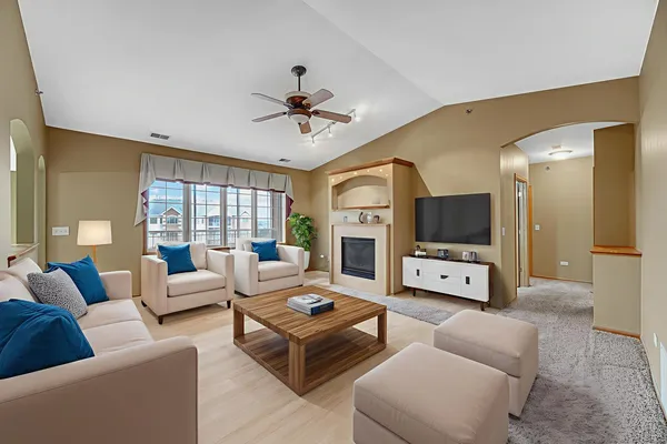 $298,900 | 7920 Trinity Circle, Unit 4SW, Tinley Park, IL 60487