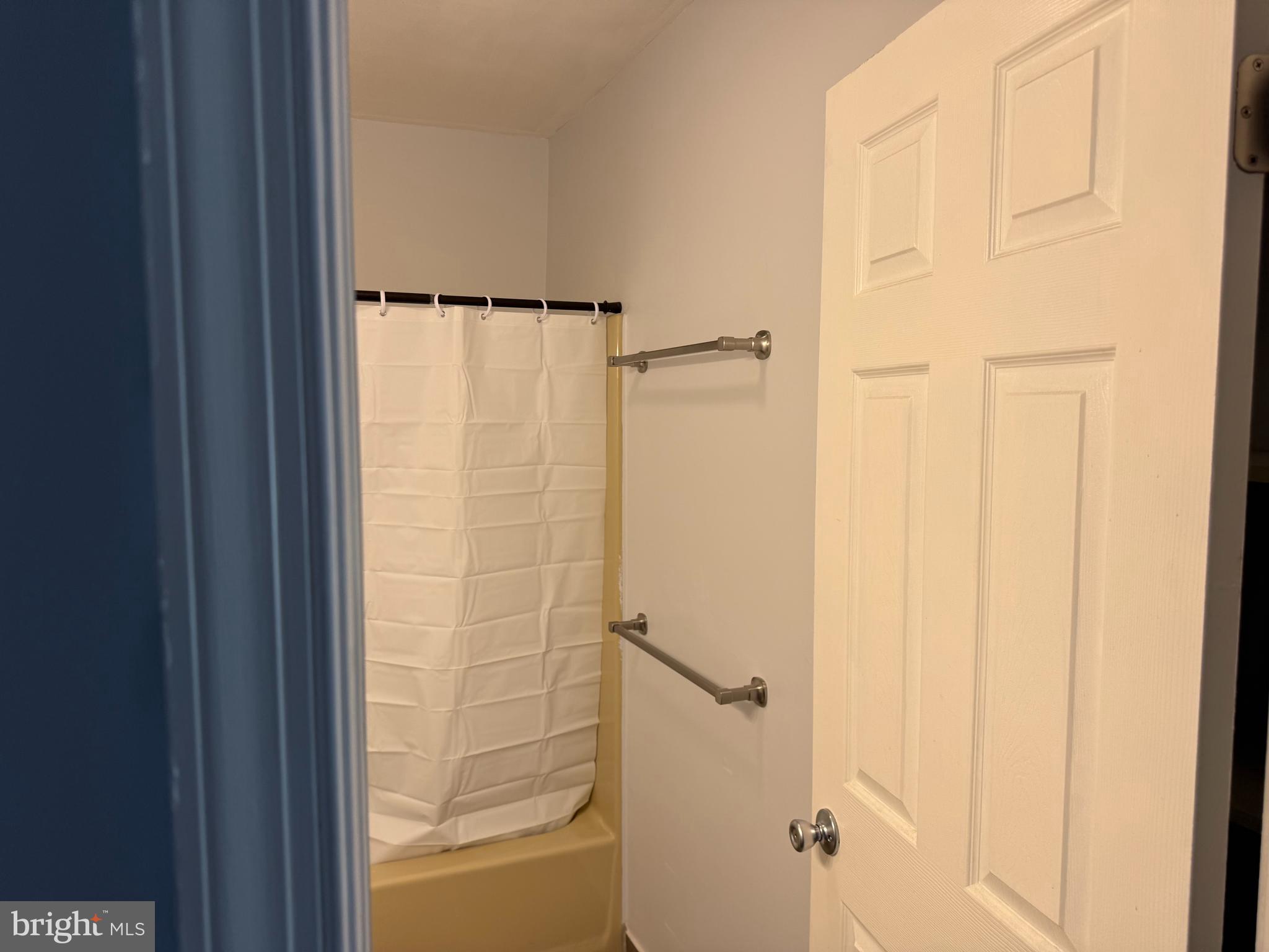 622 Colonial View Road Mechanicsburg, PA 17055 - Photo 4 of 5 Bathroom