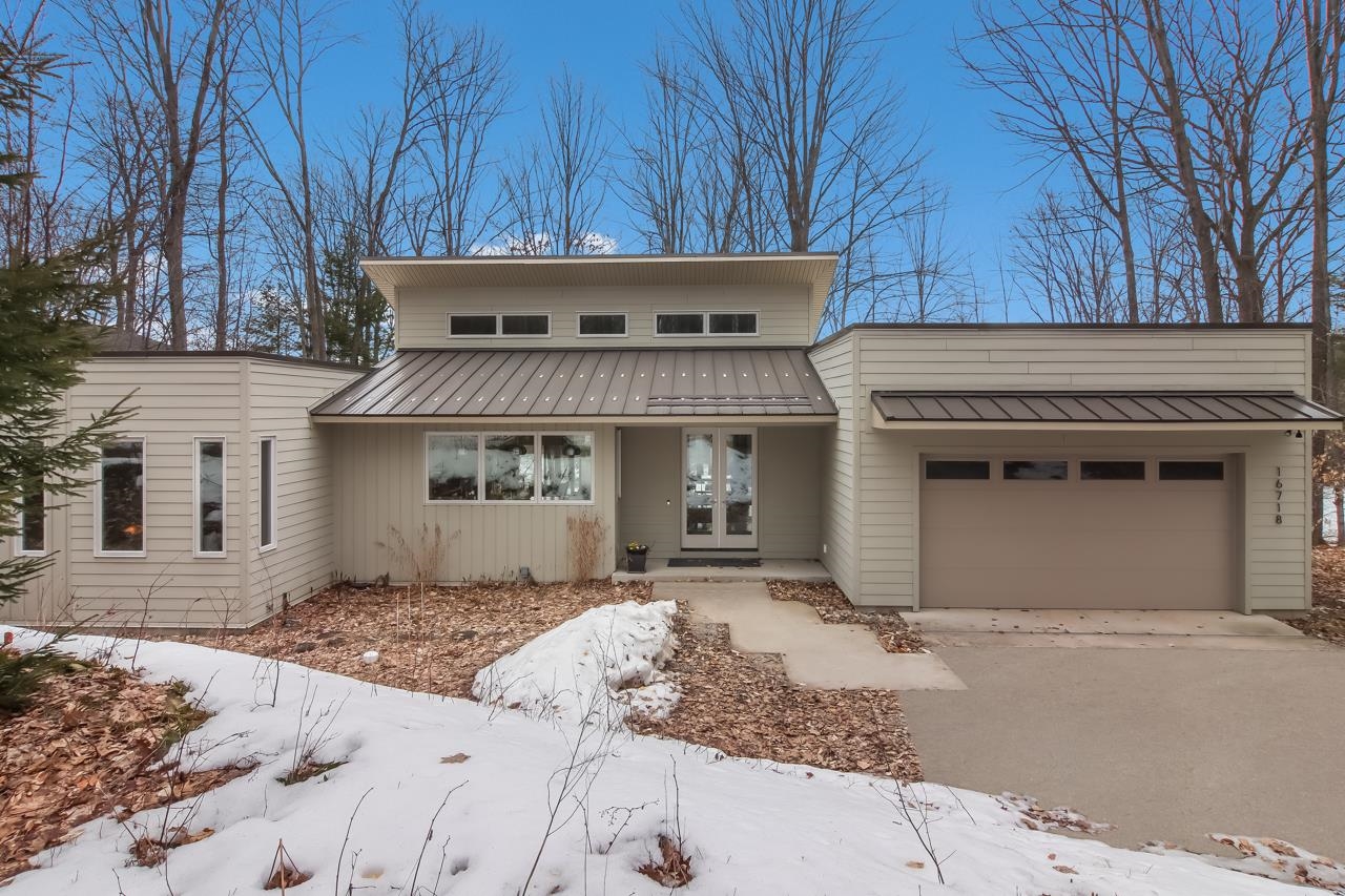16718 Acorn Ridge Beulah, MI 49617 - Photo 3 of 64