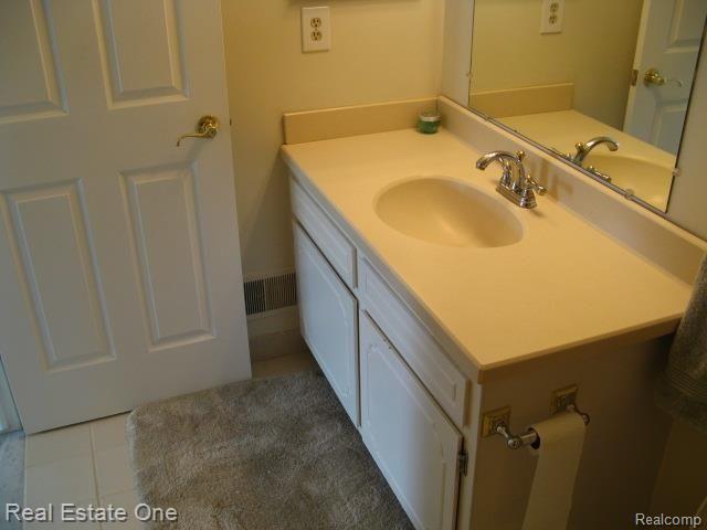 1293 Lamplighter Lane Rochester, MI 48306 - Photo 11 of 18 Master Bath I.jpg