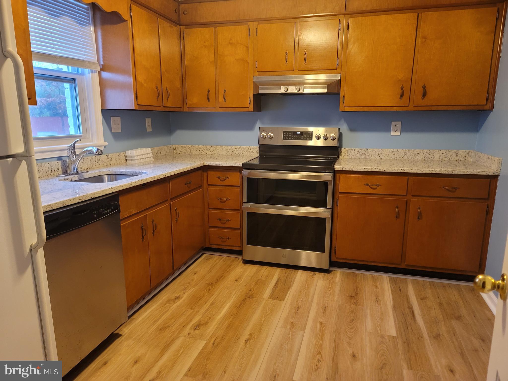 7717 Schelhorn Road Alexandria, VA 22306 - Photo 4 of 24 Gallery Image 4