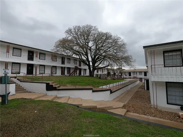 $850 | 3300 South College Avenue, Unit A05, Bryan, TX 77801