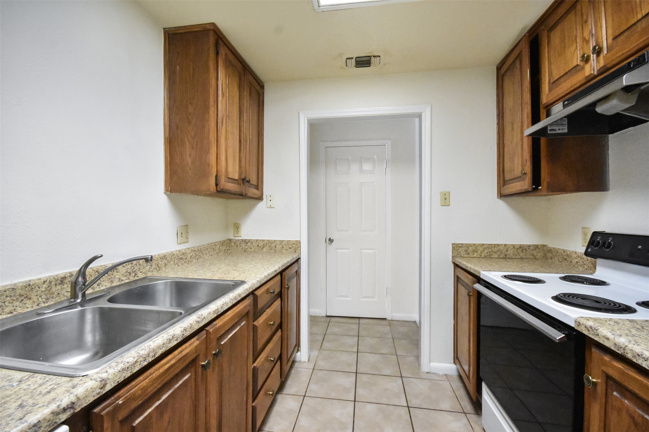 2529 Rio Grande Street, Unit 85 Austin, TX 78705 - Photo 11 of 31 a kitchen that has a sink and a stove