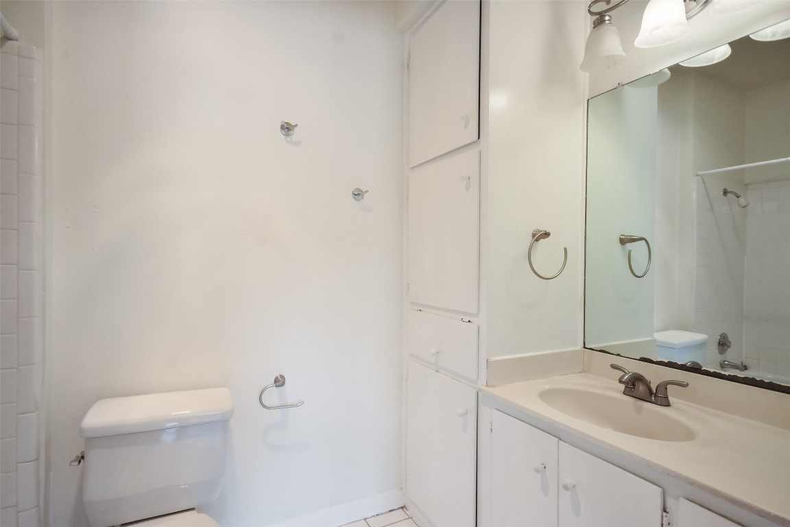 2529 Rio Grande Street, Unit 85 Austin, TX 78705 - Photo 23 of 31 a bathroom with a sink toilet and vanity
