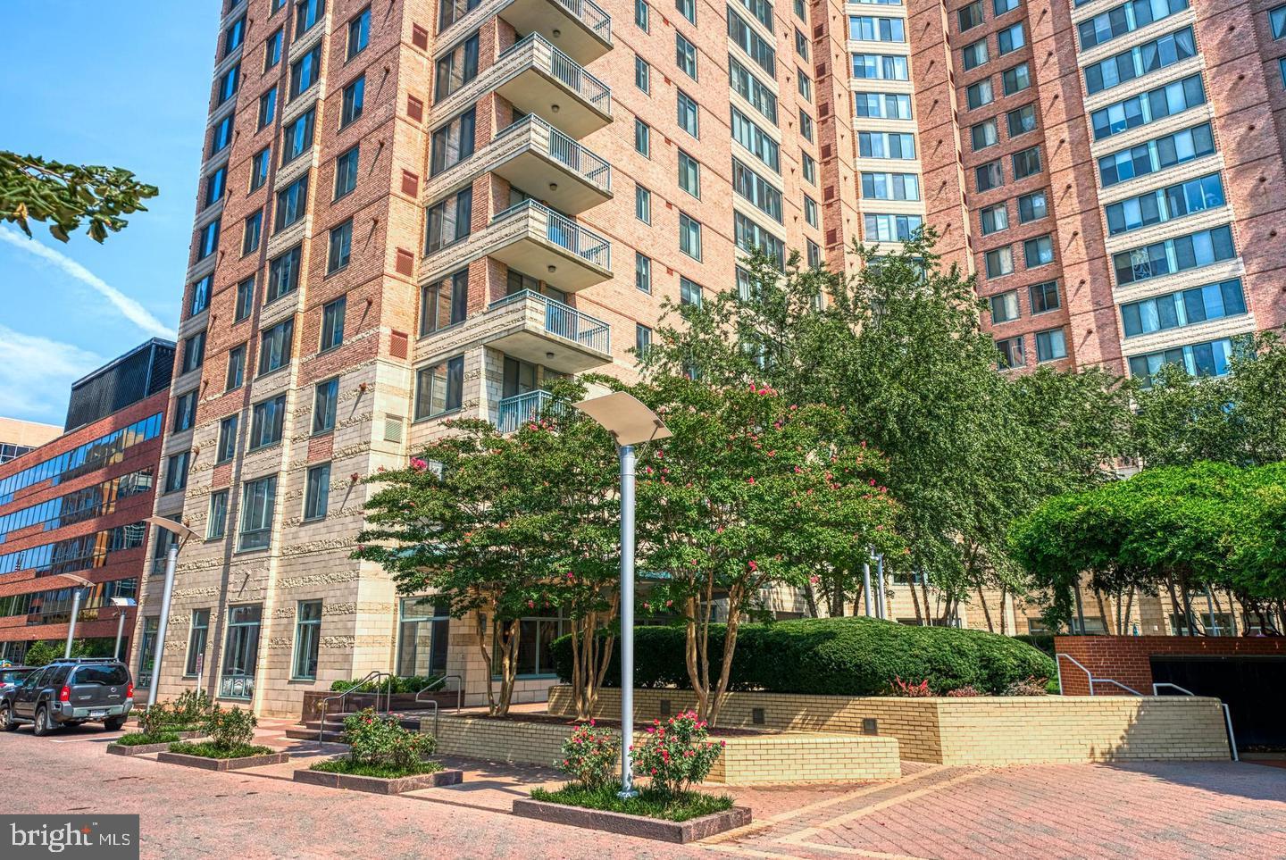 851 North Glebe Road, Unit 1405 Arlington, VA 22203 - Photo 3 of 19