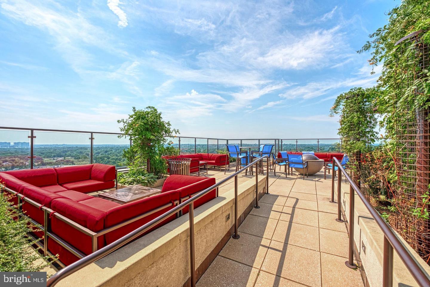 851 North Glebe Road, Unit 1405 Arlington, VA 22203 - Photo 8 of 19 Rooftop Lounge area