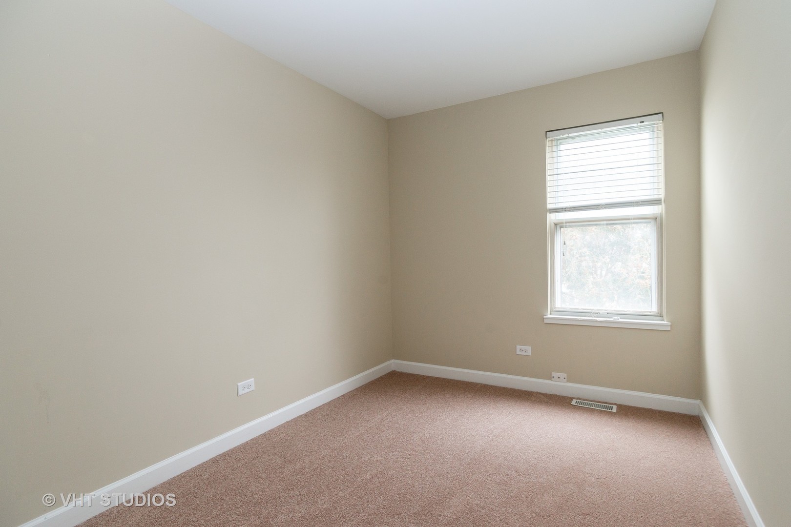 798 Roosevelt Road, Unit 1 Hanover Park, IL 60133 - Photo 8 of 10 an empty room with a window