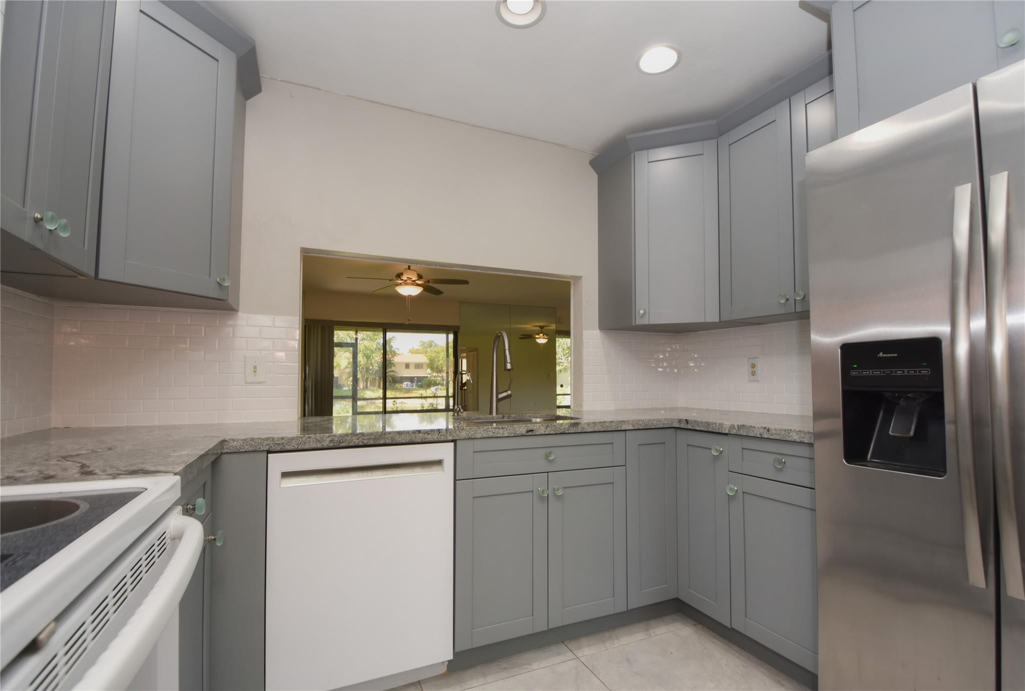 5467 Gate Lake Road, Unit 5467 Tamarac, FL 33319 - Photo 6 of 57 Kitchen