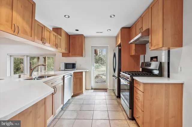 $4,600 | 6154 Beachway Drive, Falls Church, VA 22041