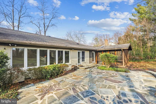 $4,600 | 6154 Beachway Drive, Falls Church, VA 22041