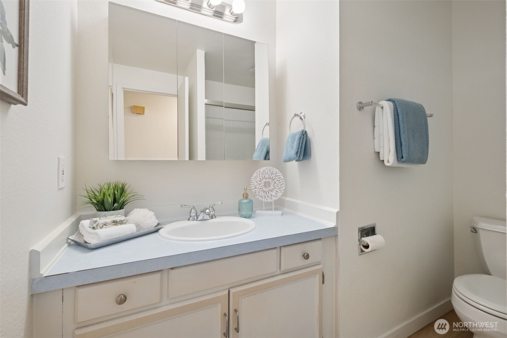 13700 Southeast 268th Street Kent, WA 98042 - Photo 13 of 30