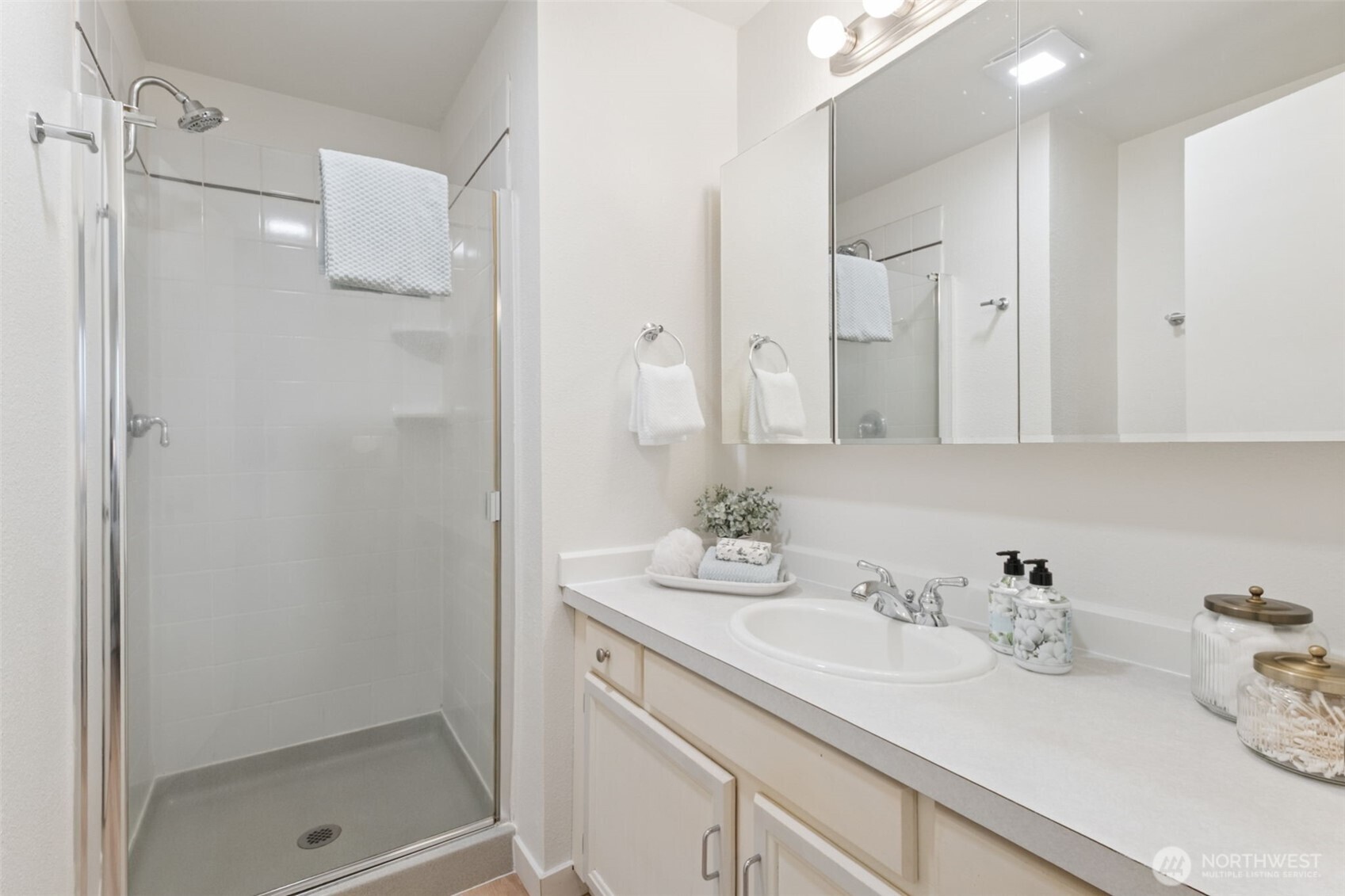 13700 Southeast 268th Street Kent, WA 98042 - Photo 18 of 30