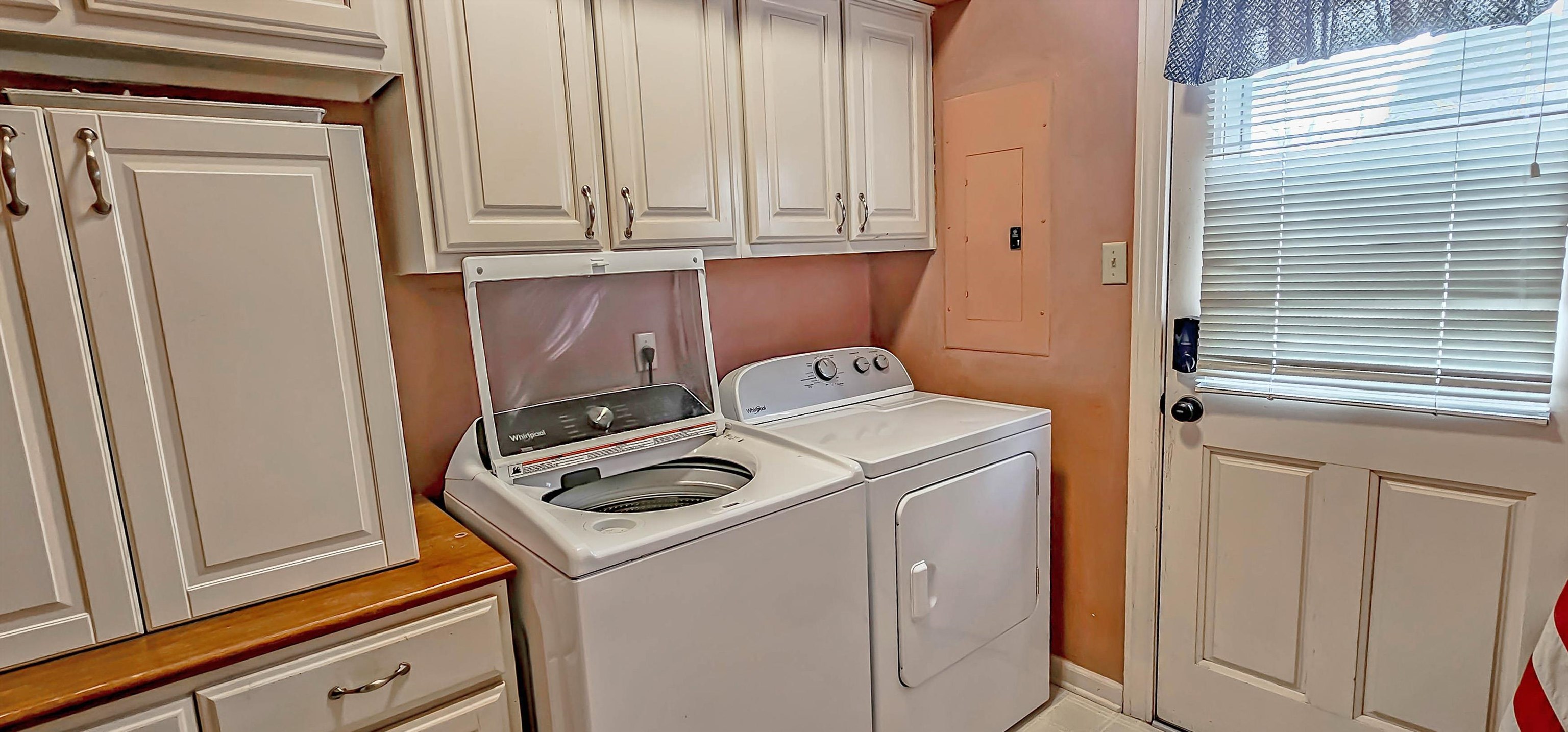 660 Weston Drive Collierville, TN 38017 - Photo 12 of 32 a utility room with dryer and washer
