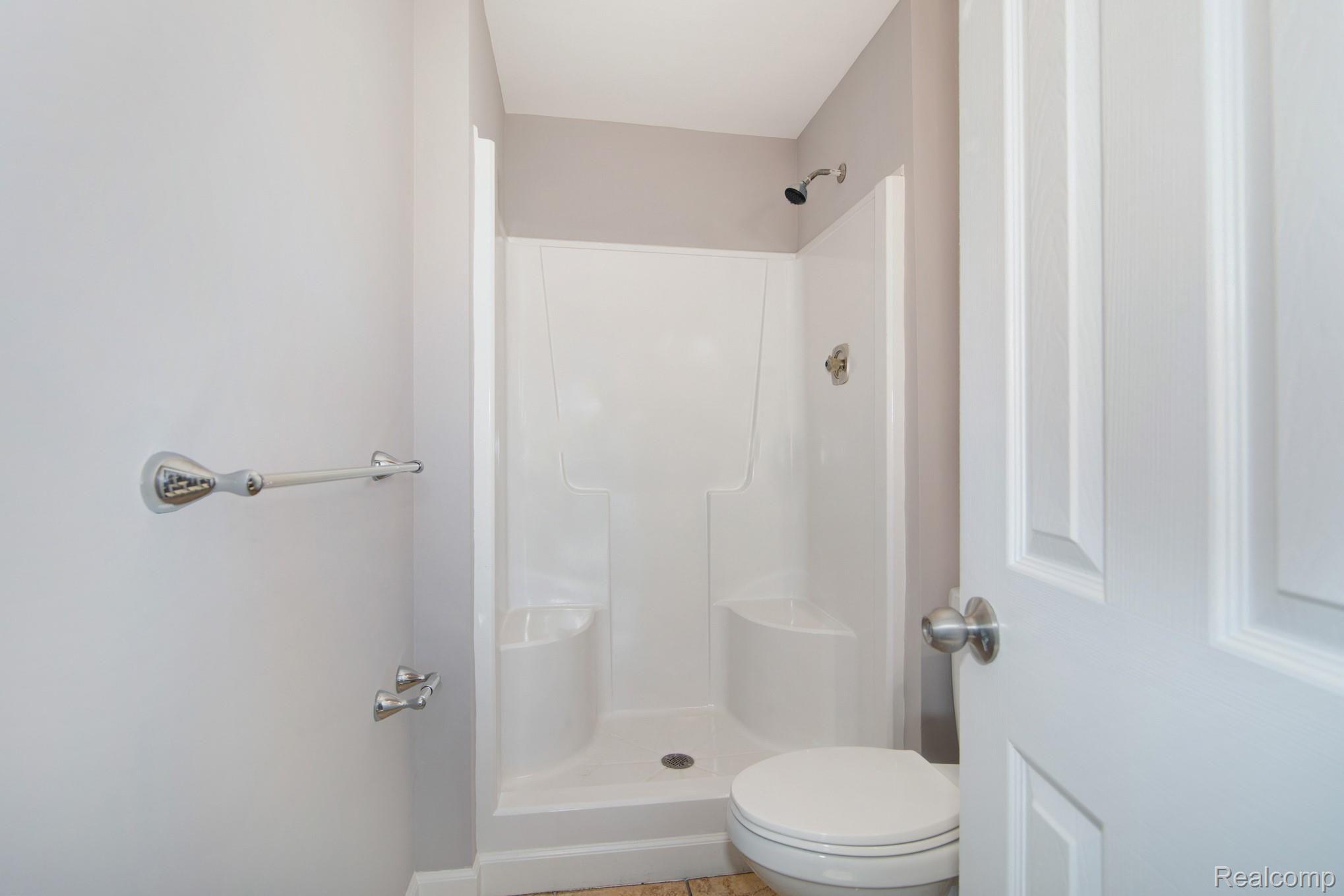 3680 North Gregory Road Fowlerville, MI 48836 - Photo 14 of 24 Master bathroom