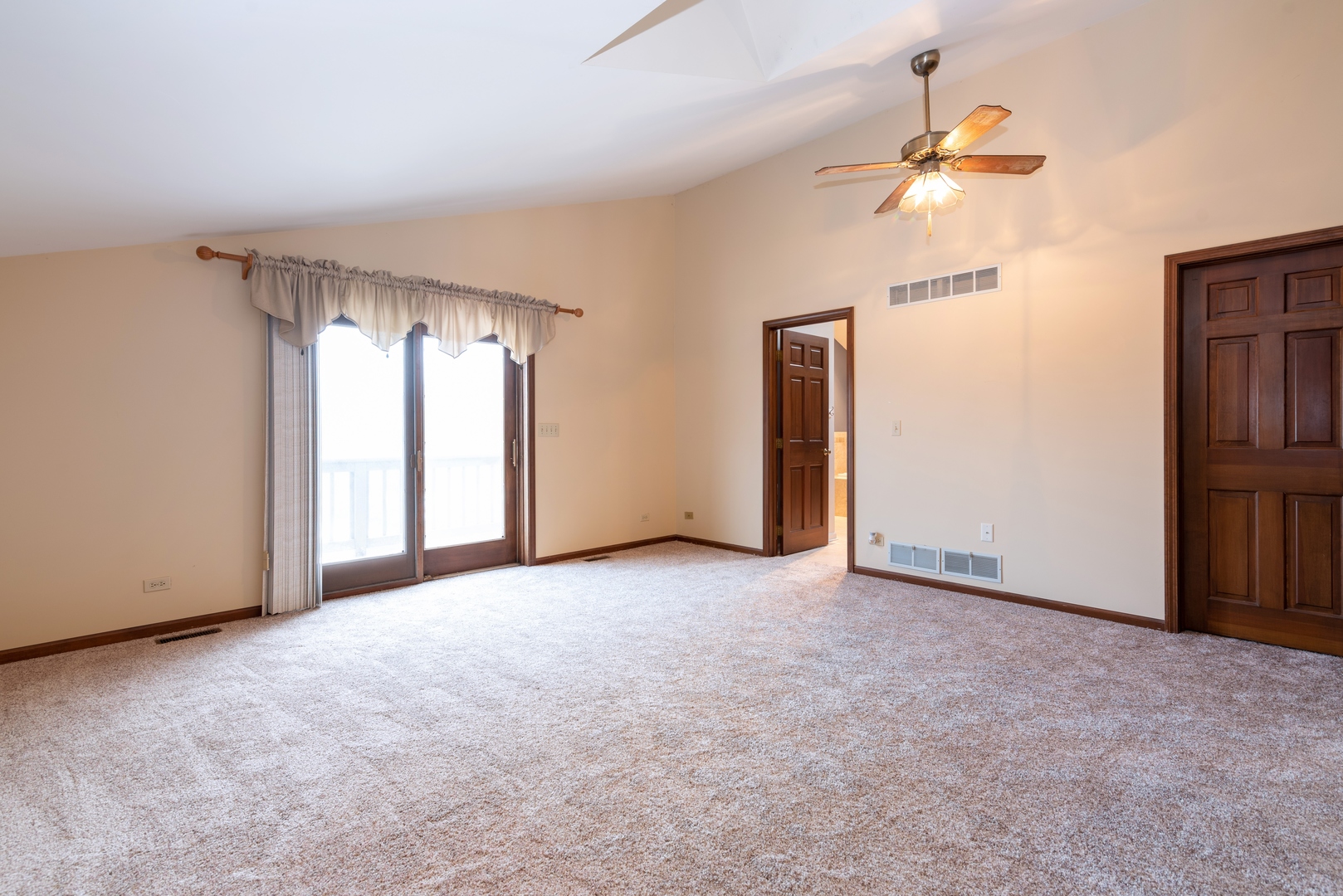 40W516 Bowes Road Elgin, IL 60124 - Photo 14 of 25