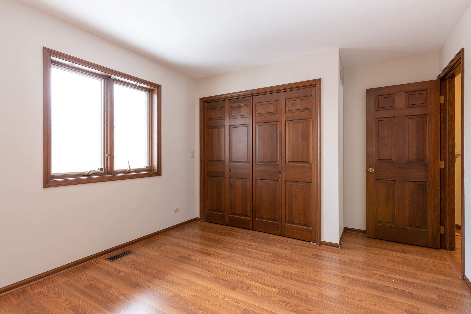 40W516 Bowes Road Elgin, IL 60124 - Photo 8 of 25