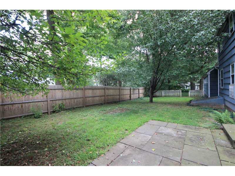 178 Tokeneke Road Darien, CT 06820 - Photo 3 of 22 a backyard of a house with lots of green space