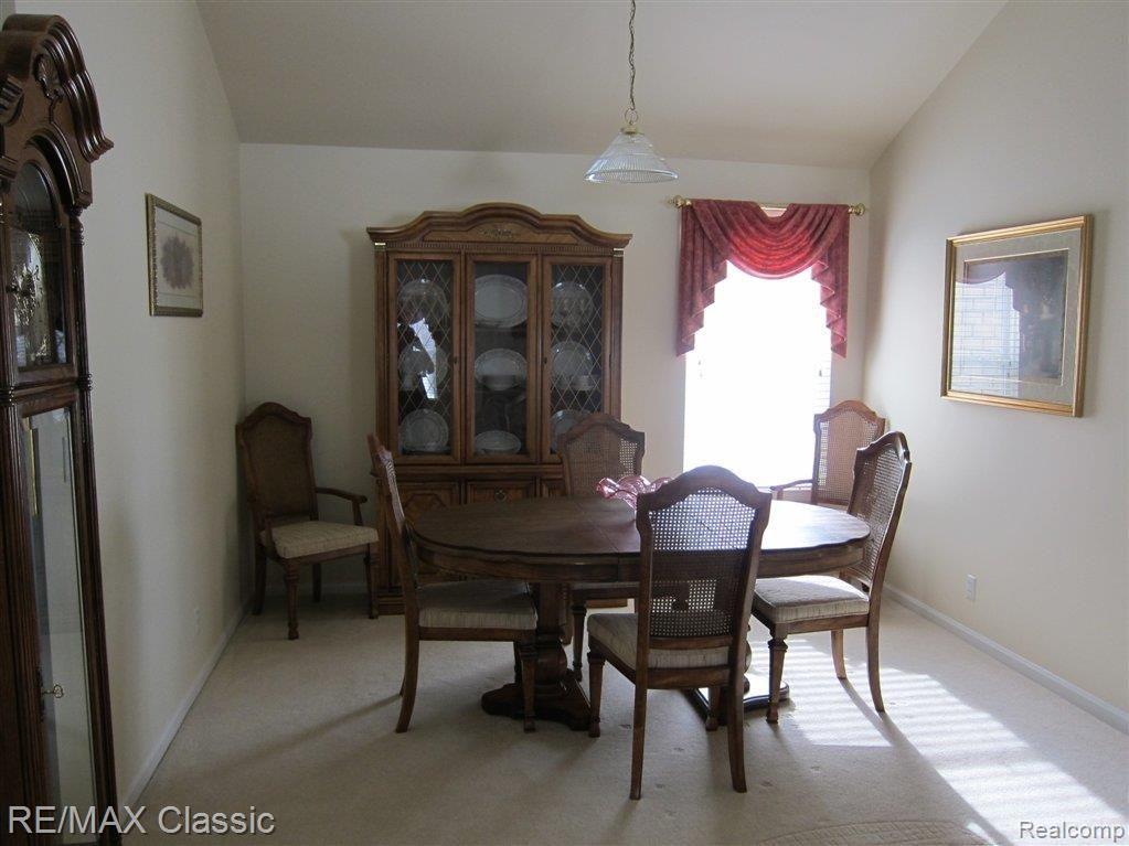DINING ROOM.JPG