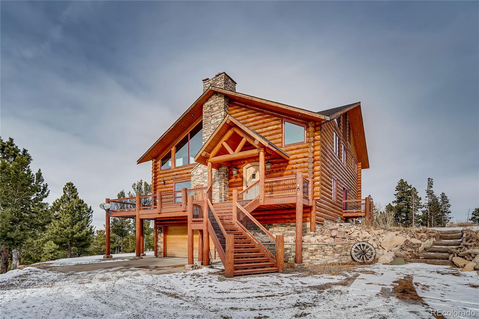 11200 Shimley Road Golden, CO 80403 - Photo 35 of 40 a backyard of a house with wooden fence