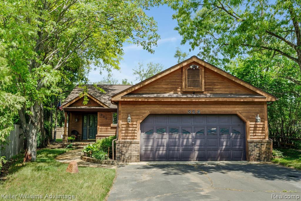 324 Valley Wolverine Lake, MI 48390 - Photo 2 of 25