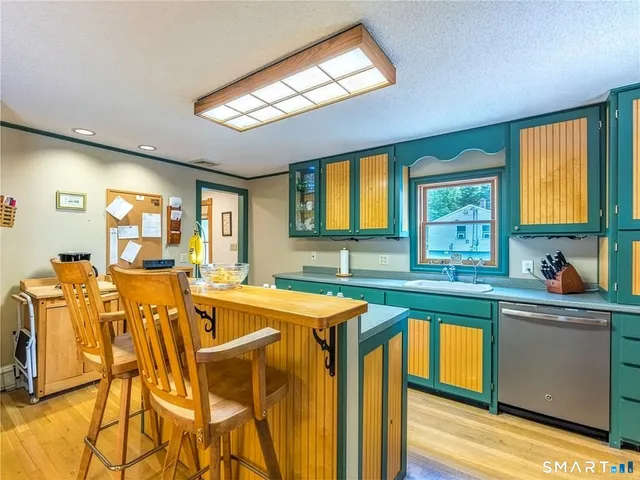 $385,000 | 455 Graham Road, South Windsor, CT 06074