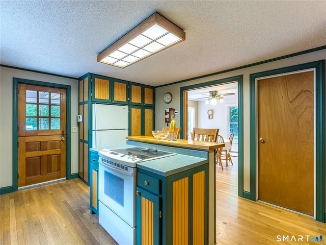 $385,000 | 455 Graham Road, South Windsor, CT 06074