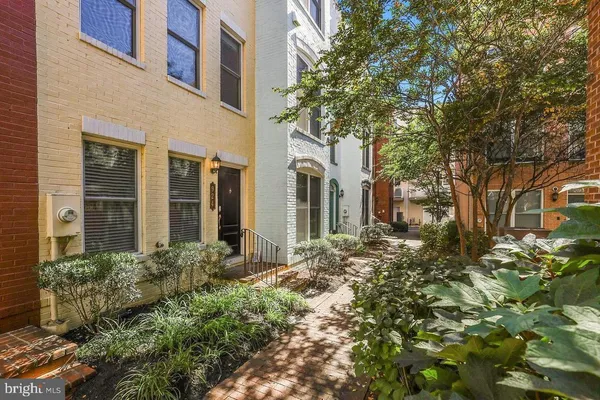 $4,690 | 924 4th Street Southeast, Washington, DC 20003