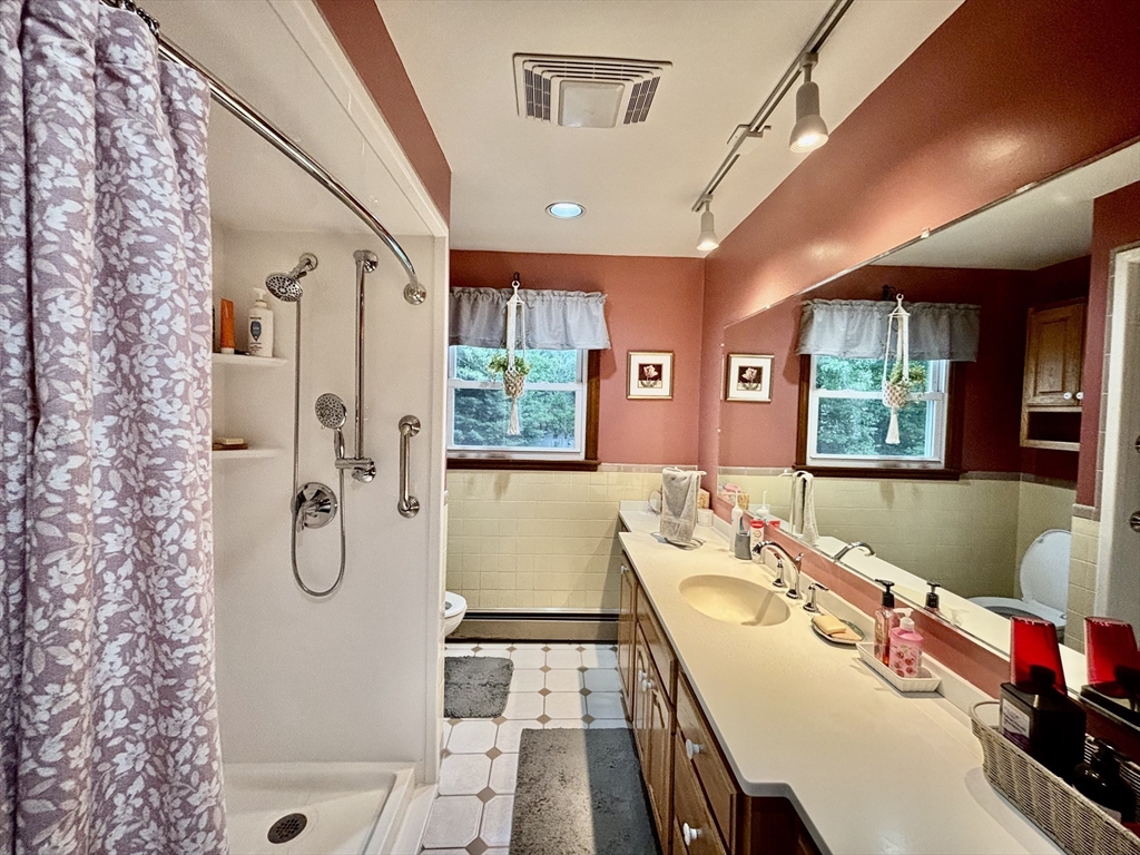 337 Mendall Road Acushnet, MA 02743 - Photo 13 of 24