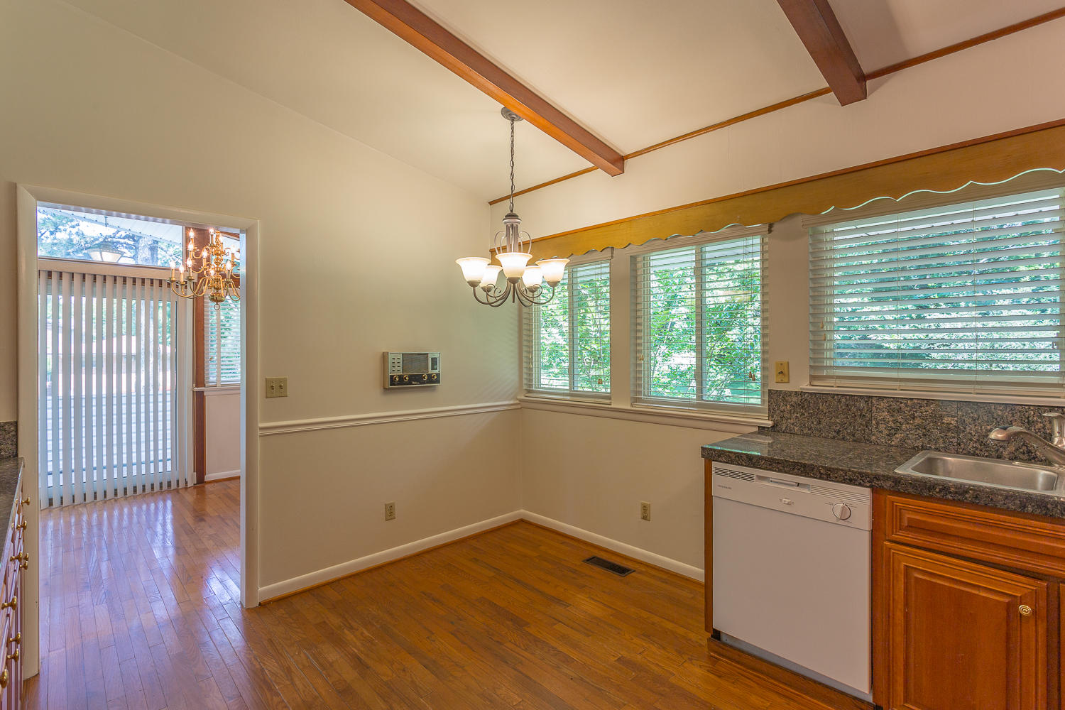 9347 East Brainerd Road Chattanooga, TN 37421 - Photo 10 of 32 9347 E Brainerd HD -58