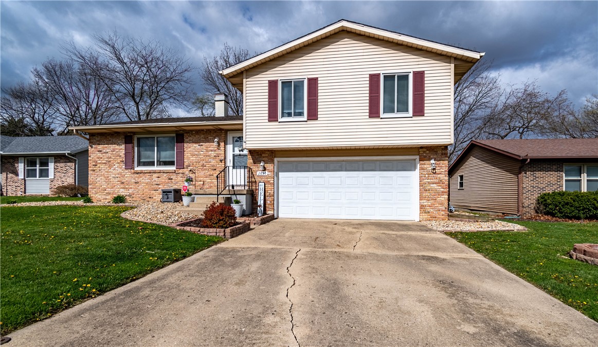 2835 Primrose Lane Decatur, IL 62526 - Photo 1 of 26