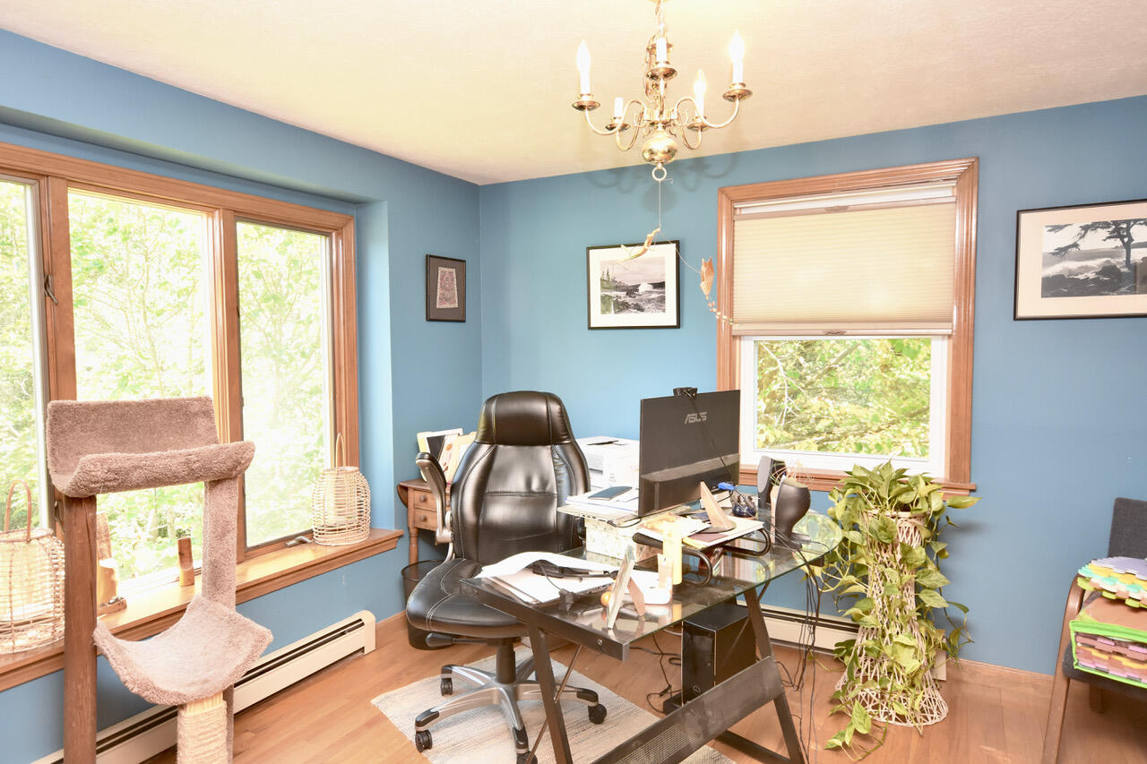 7 Valley Road Cape Elizabeth, ME 04107 - Photo 15 of 38 7 VALLEY - LINDA'S OFFICE DSC_6863