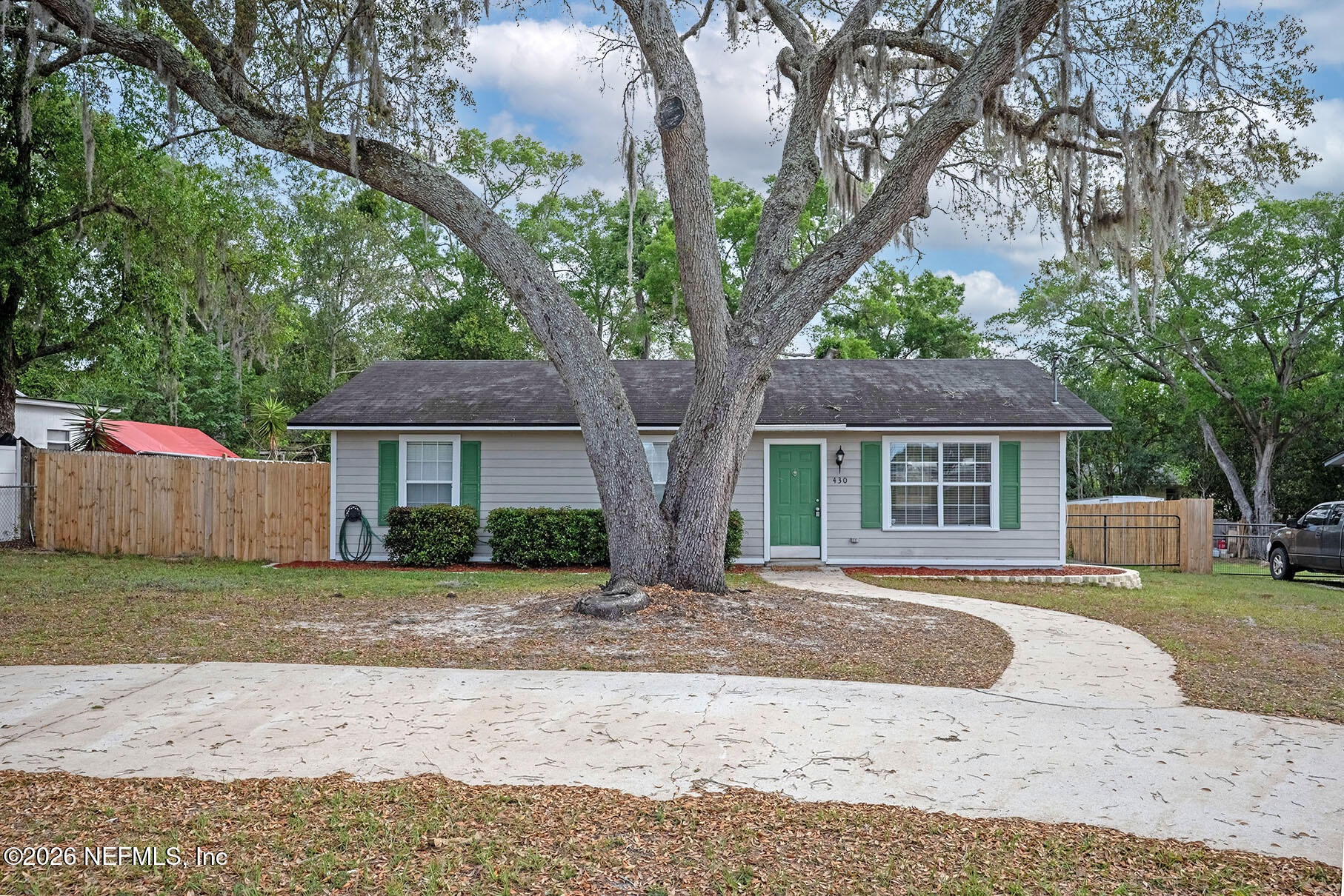430 Southwest Jasmine Avenue Keystone Heights, FL 32656 - Photo 3 of 35 a front view of a house with a garden