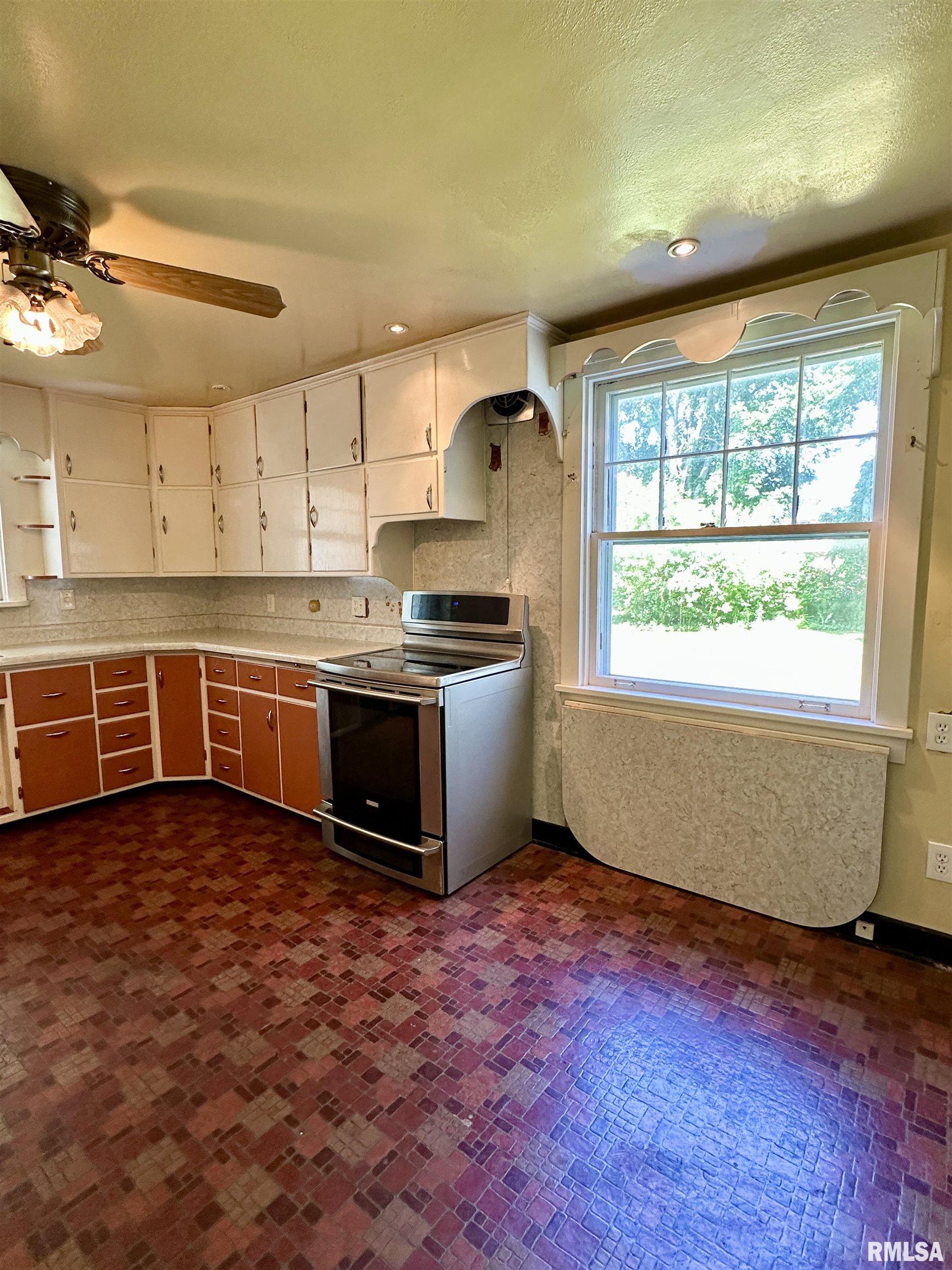 2100 Mound Road Jacksonville, IL 62650 - Photo 30 of 89 Gallery Image 30
