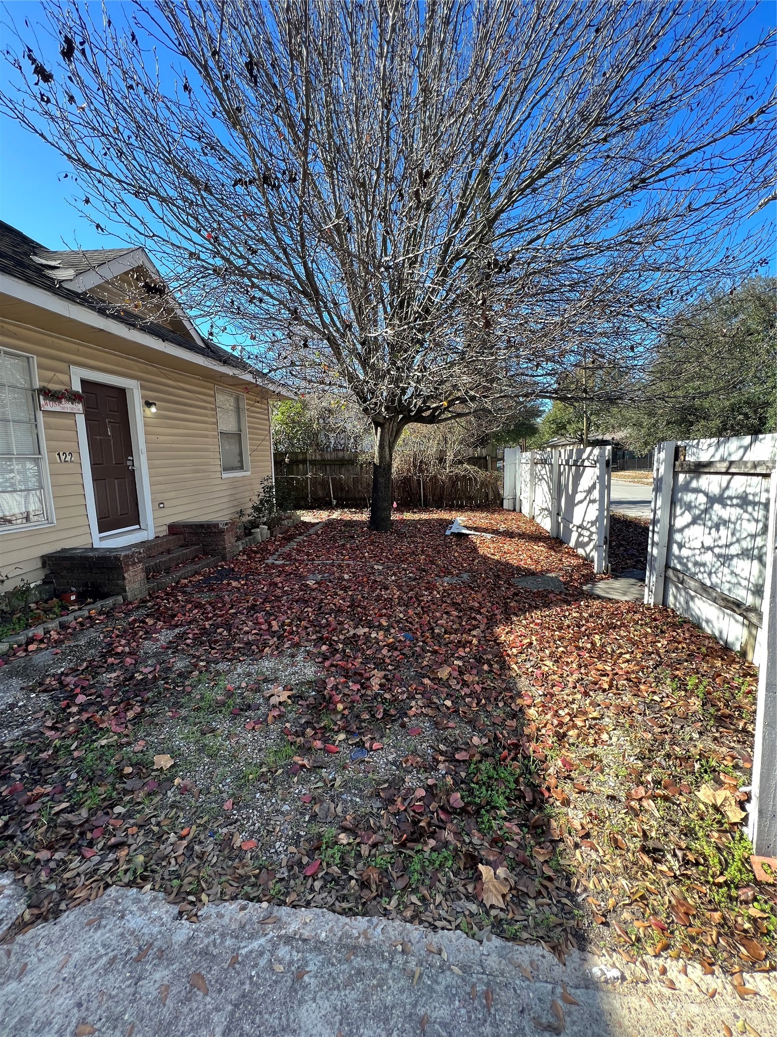 122 Redan Street Houston, TX 77009 - Photo 2 of 5 a backyard of a house with lots of green space