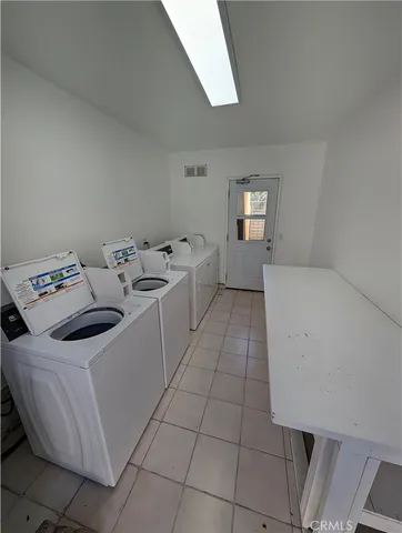 $2,850 | 527 East Colorado Boulevard, Unit B, Monrovia, CA 91016